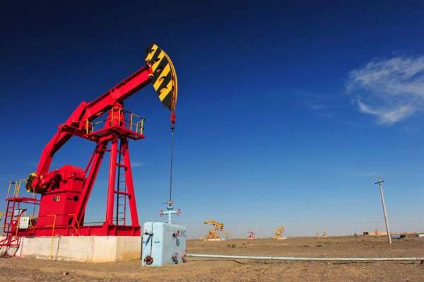 国内石油产量下降,为什么不保存国内油田只开发国外油田?